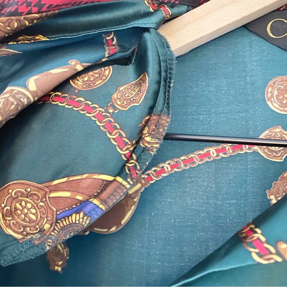 Vintage COREY B 100% Silk Button Up Shoulder Padded Blouse Christmas Colors - Picture 9 of 9